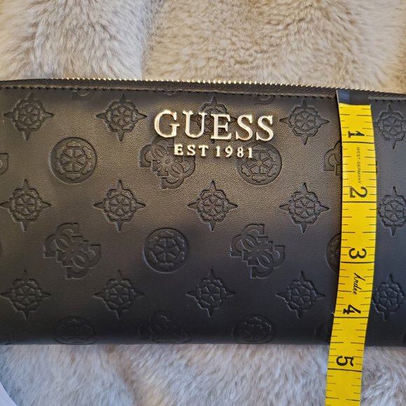 NWT Guess Wallet - Picture 3 of 6